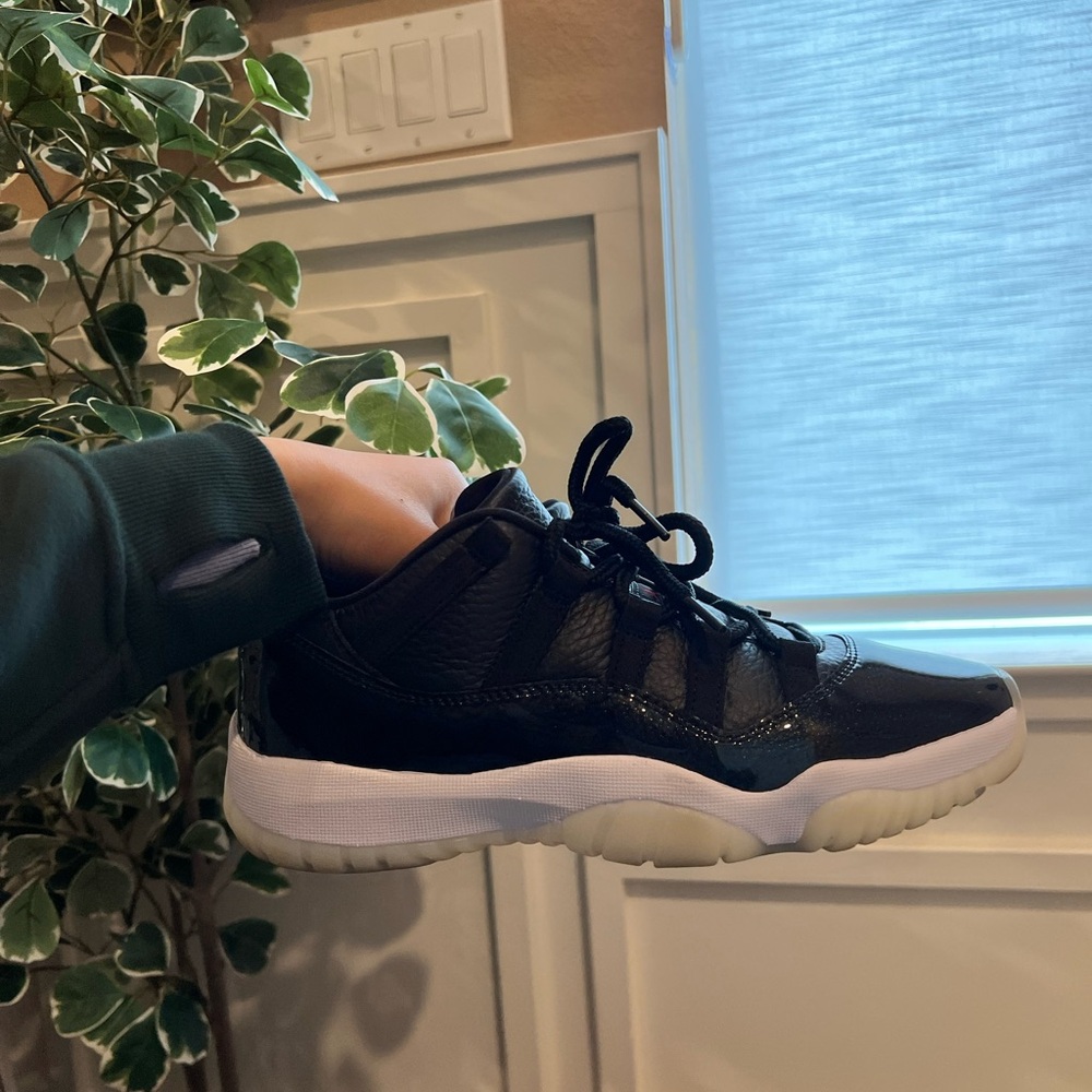 air jordan 11 retro low black 8.5 mens